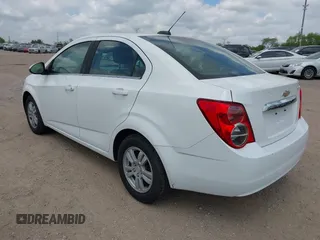 2015 Chevrolet Sonic LT z VIN 1G1JC5SH9F4112916, wystawiony jako IAAI lot #42265726 z przebiegiem 116 452 mil mil oraz . Historia ofert i sprzedaży dostępna na DreamBid. Obrazek 3.