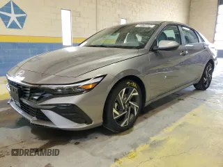 2025 Hyundai Elantra SEL Convenience z VIN KMHLS4DG4SU893058, wystawiony jako Copart lot #60174935 z przebiegiem 16 187 mil mil oraz Czysty tytuł • Clean title. Historia ofert i sprzedaży dostępna na DreamBid. Obrazek 1.
