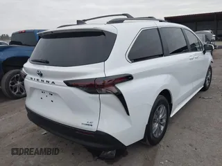 2024 Toyota Sienna LE with VIN 5TDBRKEC8RS224544, listed as a IAAI auction lot 41006017 with 958 mi miles. Bid and sale history available at carsss.com. Image 4.