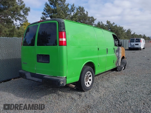 2009 Chevrolet Express Cargo z VIN 1GCFG15XX91110756, wystawiony jako IAAI lot #41556340 z przebiegiem Nie podano mil oraz . Historia ofert i sprzedaży dostępna na DreamBid. Obrazek 4.