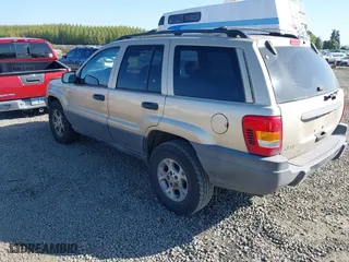 2001 Jeep Grand Cherokee Laredo with VIN 1J4GW48S11C519210, listed as a IAAI auction lot 42093631 with 211,024 mi miles. Bid and sale history available at carsss.com. Image 3.