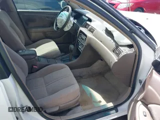 2001 Toyota Camry CE with VIN JT2BG22K210571000, listed as a IAAI auction lot 42061153 with 203,182 mi miles. Bid and sale history available at carsss.com. Image 5.
