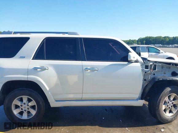 2011 Toyota 4Runner Trail z VIN JTEBU5JR7B5035496, wystawiony jako IAAI lot #42319548 z przebiegiem 253 437 mil mil oraz . Historia ofert i sprzedaży dostępna na DreamBid. Obrazek 14.