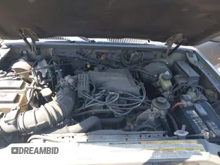 2001 Mercury Mountaineer with VIN 4M2ZU86P61UJ00123, listed as a IAAI auction lot 42692270 with 261,819 mi miles and . Bid and sale history available at DreamBid. Image 10.