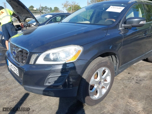 2013 Volvo XC60 3.2L with VIN YV4940DZ4D2391195, listed as a IAAI auction lot 42055606 with 142,105 mi miles. Bid and sale history available at carsss.com. Image 6.