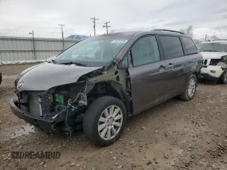 2013 Toyota Sienna XLE z VIN 5TDDK3DC1DS050345, wystawiony jako Copart lot #49737225 z przebiegiem 125 247 mil mil oraz Szkoda całkowita • Salvage title. Historia ofert i sprzedaży dostępna na DreamBid. Obrazek 1.