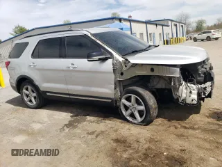 2017 Ford Explorer XLT z VIN 1FM5K8D85HGD09198, wystawiony jako Copart lot #53959655 z przebiegiem 141 868 mil mil oraz Szkoda całkowita • Salvage title. Historia ofert i sprzedaży dostępna na DreamBid. Obrazek 4.