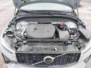 2024 Volvo XC60 Plus Dark Theme z VIN YV4L12RL3R1757157, wystawiony jako IAAI lot #41732352 z przebiegiem 11 056 mil mil oraz . Historia ofert i sprzedaży dostępna na DreamBid. Obrazek 10.