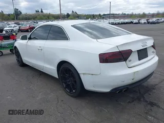 2012 Audi A5 Premium Plus z VIN WAULFAFR8CA004140, wystawiony jako IAAI lot #42009180 z przebiegiem 133 284 mil mil oraz . Historia ofert i sprzedaży dostępna na DreamBid. Obrazek 3.