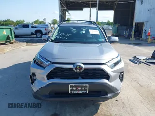 2024 Toyota RAV4 XLE Premium z VIN 2T3A1RFV2RC461798, wystawiony jako IAAI lot #42556671 z przebiegiem 14 319 mil mil oraz . Historia ofert i sprzedaży dostępna na DreamBid. Obrazek 13.