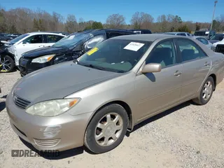 2006 Toyota Camry LE z VIN 4T1BF32K76U631283, wystawiony jako IAAI lot #41828021 z przebiegiem 332 063 mil mil oraz . Historia ofert i sprzedaży dostępna na DreamBid. Obrazek 17.