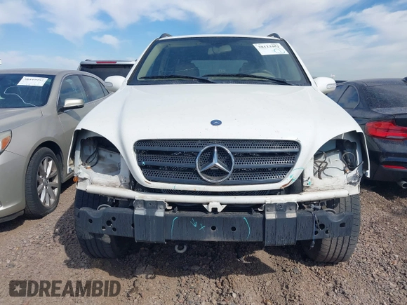 2004 Mercedes-Benz M 350 z VIN 4JGAB57E04A502211, wystawiony jako IAAI lot #39441932 z przebiegiem Nie podano mil oraz . Historia ofert i sprzedaży dostępna na DreamBid. Obrazek 6.