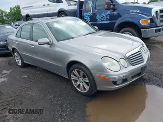2009 Mercedes-Benz E 350 Luxury z VIN WDBUF87X19B422196, wystawiony jako IAAI lot #42402971 z przebiegiem 209 618 mil mil oraz . Historia ofert i sprzedaży dostępna na DreamBid. Obrazek 1.