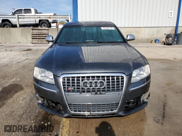 2008 Audi S8 z VIN WAUPN94E28N003150, wystawiony jako Copart lot #78130114 z przebiegiem 126 063 mil mil oraz Szkoda całkowita • Salvage title. Historia ofert i sprzedaży dostępna na DreamBid. Obrazek 5.