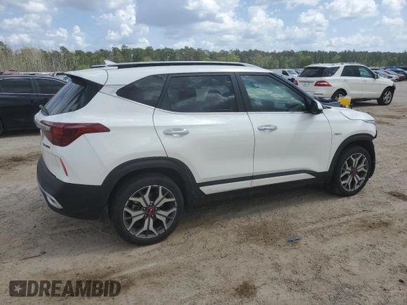2021 Kia Seltos SX z VIN KNDETCA22M7082096, wystawiony jako Copart lot #51905735 z przebiegiem 44 259 mil mil oraz Szkoda całkowita • Salvage title. Historia ofert i sprzedaży dostępna na DreamBid. Obrazek 3.