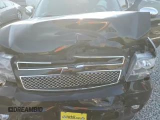 2014 Chevrolet Tahoe LTZ z VIN 1GNSCCE0XER103558, wystawiony jako Copart lot #67590424 z przebiegiem Nie podano mil oraz Szkoda całkowita • Salvage title. Historia ofert i sprzedaży dostępna na DreamBid. Obrazek 13.