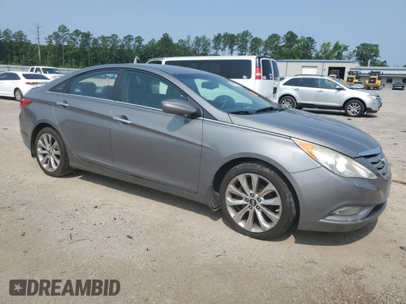 2013 Hyundai Sonata SE z VIN 5NPEC4AC2DH557370, wystawiony jako Copart lot #59120895 z przebiegiem 180 932 mil mil oraz Szkoda całkowita • Salvage title. Historia ofert i sprzedaży dostępna na DreamBid. Obrazek 4.