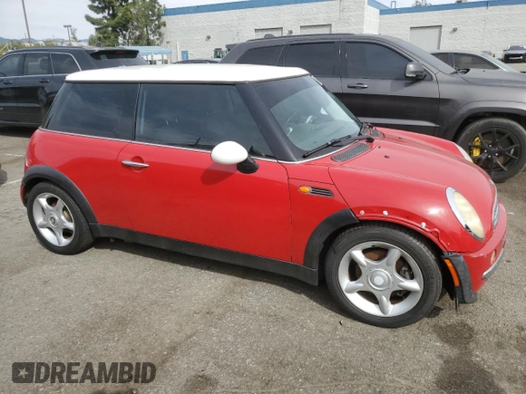 2004 MINI Hardtop with VIN WMWRC33424TJ61921, listed as a Copart auction lot 46954095 with 105,314 mi miles and Non Repairable. Bid and sale history available at DreamBid. Image 4.