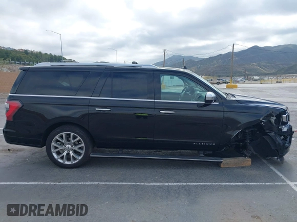 2018 Ford Expedition Max Platinum with VIN 1FMJK1MT8JEA67406, listed as a IAAI auction lot 42077164 with 27,889 mi miles and . Bid and sale history available at DreamBid. Image 14.