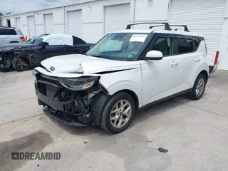 2020 Kia Soul LX with VIN KNDJ23AU6L7718360, listed as a IAAI auction lot 41975575 with 39,432 mi miles. Bid and sale history available at carsss.com. Image 18.