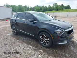 2023 Kia Sportage EX z VIN 5XYK33AF7PG133136, wystawiony jako IAAI lot #42052232 z przebiegiem 56 658 mil mil oraz . Historia ofert i sprzedaży dostępna na DreamBid. Obrazek 1.