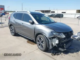 2020 Nissan Rogue S z VIN 5N1AT2MT7LC713875, wystawiony jako IAAI lot #41758058 z przebiegiem 46 529 mil mil oraz . Historia ofert i sprzedaży dostępna na DreamBid. Obrazek 1.