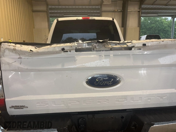 2019 Ford F-250 XL z VIN 1FT7W2B68KEF37148, wystawiony jako IAAI lot #42569097 z przebiegiem 201 085 mil mil oraz . Historia ofert i sprzedaży dostępna na DreamBid. Obrazek 6.