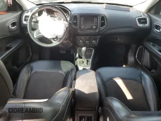 2018 Jeep Compass Latitude z VIN 3C4NJCBB4JT181594, wystawiony jako Copart lot #51822125 z przebiegiem 90 557 mil mil oraz Szkoda całkowita • Salvage title. Historia ofert i sprzedaży dostępna na DreamBid. Obrazek 8.