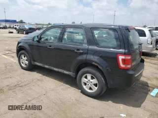2011 Ford Escape XLS z VIN 1FMCU0C78BKB77957, wystawiony jako Copart lot #63610285 z przebiegiem 180 578 mil mil oraz Czysty tytuł • Clean title. Historia ofert i sprzedaży dostępna na DreamBid. Obrazek 2.