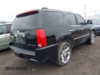 2013 Cadillac Escalade Platinum Edition with VIN 1GYS4DEF0DR260640, listed as a IAAI auction lot 41816127 with 152,649 mi miles. Bid and sale history available at carsss.com. Image 4.