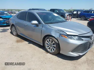 2019 Toyota Camry LE z VIN 4T1B11HK8KU789295, wystawiony jako IAAI lot #41993966 z przebiegiem 94 165 mil mil oraz . Historia ofert i sprzedaży dostępna na DreamBid. Obrazek 1.