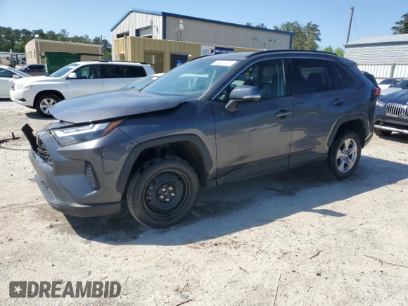 2022 Toyota RAV4 XLE with VIN 2T3W1RFVXNW201440, listed as a Copart auction lot 52416825 with 84,514 mi miles and Clean Title. Bid and sale history available at carsss.com. Image 1.