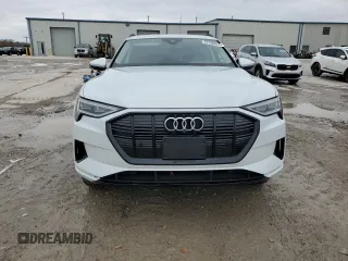 2021 Audi e-tron Premium Plus with VIN WA1LAAGE4MB003487, listed as a Copart auction lot 82790024 with 28,165 mi miles and Salvage title. Bid and sale history available at DreamBid. Image 5.