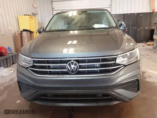 2022 Volkswagen Tiguan SE with VIN 3VV2B7AX5NM165068, listed as a IAAI auction lot 41520963 with 24,829 mi miles. Bid and sale history available at carsss.com. Image 12.
