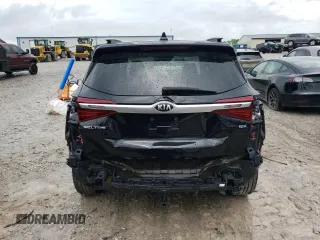 2021 Kia Seltos EX z VIN KNDERCAA6M7102971, wystawiony jako Copart lot #54679605 z przebiegiem 40 511 mil mil oraz Czysty tytuł • Clean title. Historia ofert i sprzedaży dostępna na DreamBid. Obrazek 6.