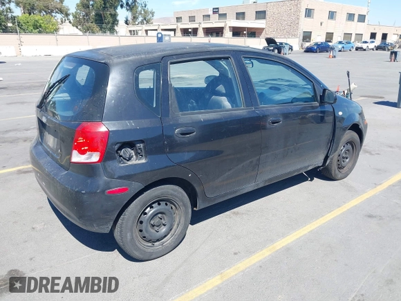 2006 Chevrolet Aveo LS z VIN KL1TD66686B523769, wystawiony jako IAAI lot #42835077 z przebiegiem Nie podano mil oraz . Historia ofert i sprzedaży dostępna na DreamBid. Obrazek 4.