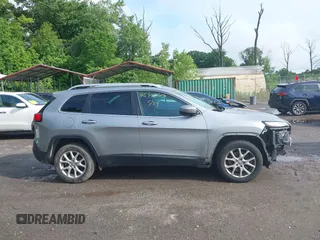 2017 Jeep Cherokee Latitude z VIN 1C4PJLCB4HW559926, wystawiony jako IAAI lot #42357305 z przebiegiem 106 188 mil mil oraz . Historia ofert i sprzedaży dostępna na DreamBid. Obrazek 13.
