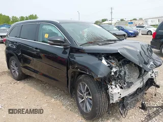 2018 Toyota Highlander SE z VIN 5TDJZRFH3JS549265, wystawiony jako IAAI lot #42401038 z przebiegiem Nie podano mil oraz . Historia ofert i sprzedaży dostępna na DreamBid. Obrazek 1.