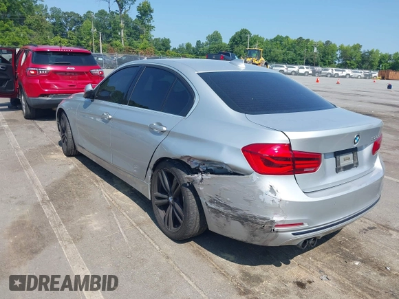 2017 BMW 3 Series 330i z VIN WBA8B9G33HNU56443, wystawiony jako IAAI lot #42416418 z przebiegiem 84 537 mil mil oraz . Historia ofert i sprzedaży dostępna na DreamBid. Obrazek 3.