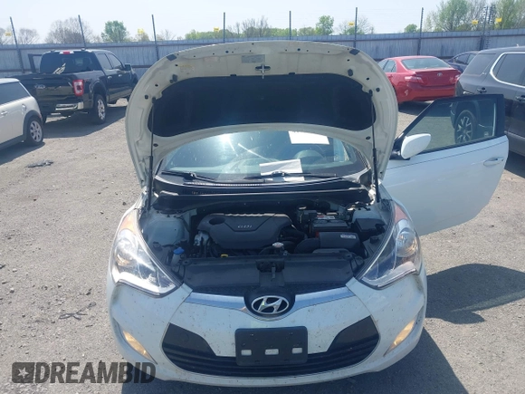 2016 Hyundai Veloster z VIN KMHTC6AD9GU272411, wystawiony jako IAAI lot #41904711 z przebiegiem 133 490 mil mil oraz . Historia ofert i sprzedaży dostępna na DreamBid. Obrazek 10.