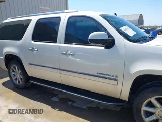2009 GMC Denali z VIN 1GKFC06269R198526, wystawiony jako IAAI lot #41677428 z przebiegiem 244 410 mil mil oraz . Historia ofert i sprzedaży dostępna na DreamBid. Obrazek 13.