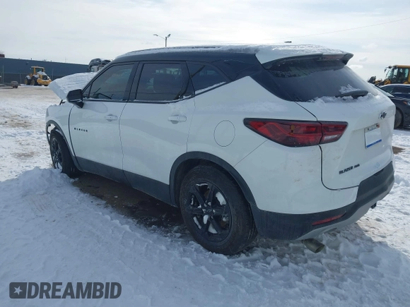2024 Chevrolet Blazer RS z VIN 3GNKBKRS1RS155981, wystawiony jako IAAI lot #41614035 z przebiegiem 1383 mil mil oraz . Historia ofert i sprzedaży dostępna na DreamBid. Obrazek 3.