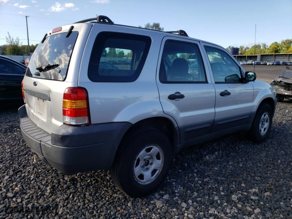 2007 Ford Escape XLS with VIN 1FMYU92Z97KA43155, listed as a Copart auction lot 75567154 with 240,603 mi miles and Salvage Title. Bid and sale history available at carsss.com. Image 3.