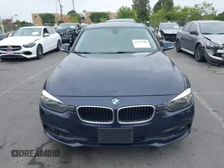 2017 BMW 3 Series 320i z VIN WBA8E1G50HNU13320, wystawiony jako IAAI lot #42327306 z przebiegiem 99 127 mil mil oraz . Historia ofert i sprzedaży dostępna na DreamBid. Obrazek 12.