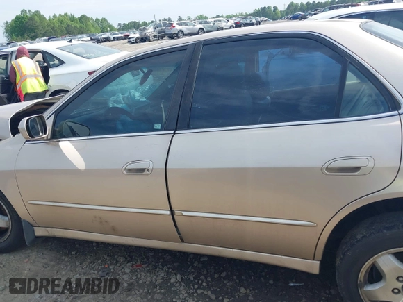 2000 Honda Accord EX with VIN 1HGCG1651YA025062, listed as a IAAI auction lot 42123069 with 221,614 mi miles and . Bid and sale history available at DreamBid. Image 14.