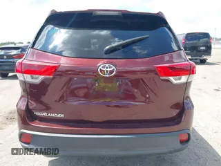 2019 Toyota Highlander LE z VIN 5TDZARFH5KS054593, wystawiony jako IAAI lot #41891885 z przebiegiem 131 351 mil mil oraz . Historia ofert i sprzedaży dostępna na DreamBid. Obrazek 17.
