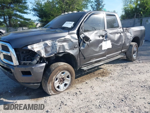 2018 Ram 2500 Tradesman z VIN 3C6UR5CL1JG390282, wystawiony jako IAAI lot #42133001 z przebiegiem 256 087 mil mil oraz . Historia ofert i sprzedaży dostępna na DreamBid. Obrazek 2.