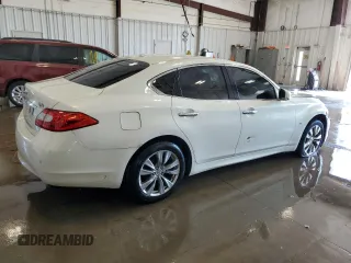 2014 Infiniti Q70 z VIN JN1BY1AR9EM320070, wystawiony jako Copart lot #56855645 z przebiegiem 164 599 mil mil oraz Nie do naprawy. Historia ofert i sprzedaży dostępna na DreamBid. Obrazek 3.