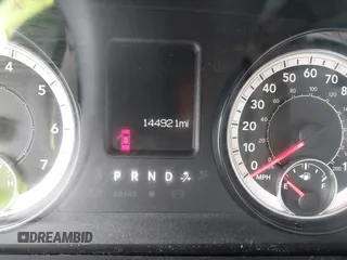 2016 Ram 1500 Express z VIN 1C6RR6FG5GS333031, wystawiony jako IAAI lot #42195110 z przebiegiem 144 921 mil mil oraz . Historia ofert i sprzedaży dostępna na DreamBid. Obrazek 15.