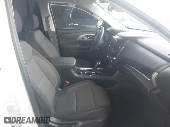 2021 Chevrolet Traverse LS z VIN 1GNERFKW5MJ197111, wystawiony jako IAAI lot #42056277 z przebiegiem 64 771 mil mil oraz . Historia ofert i sprzedaży dostępna na DreamBid. Obrazek 5.